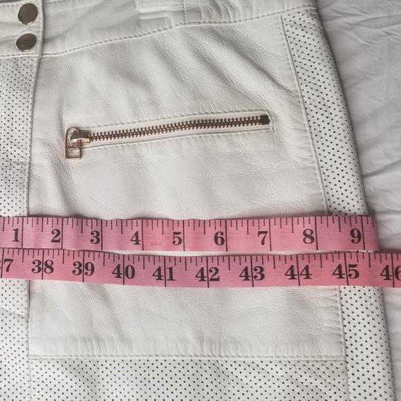 Gestuz White Mini Moto Leather Skirt with Rose Gold Hardware Size 36 or US 4 - Picture 4 of 11